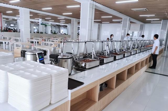 推動智能食堂信息管理更新改造，提升餐飲服務體驗——以婚慶禮儀服務為例的融合創新